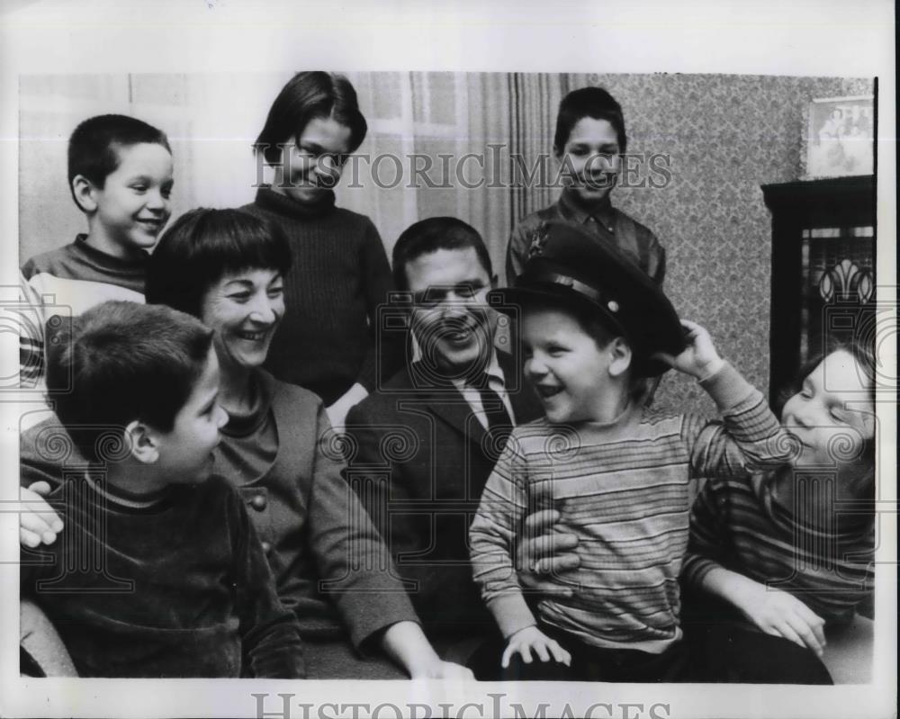 1968 Press Photo Patrick Dunlevy, Danny, Kevin, Kathy, Charles, Loretta, Patrick - Historic Images