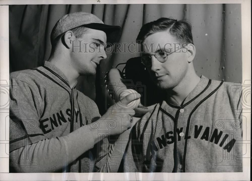 1939 Press Photo Frank Reagan &amp; Payson Brickley Work Out Signals - Historic Images