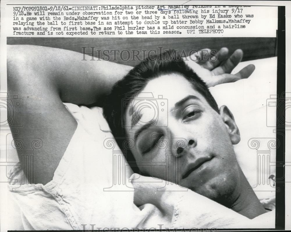 1961 Press Photo Philadelphia pitcher Art Mahaffey in hospital from ball hit - Historic Images