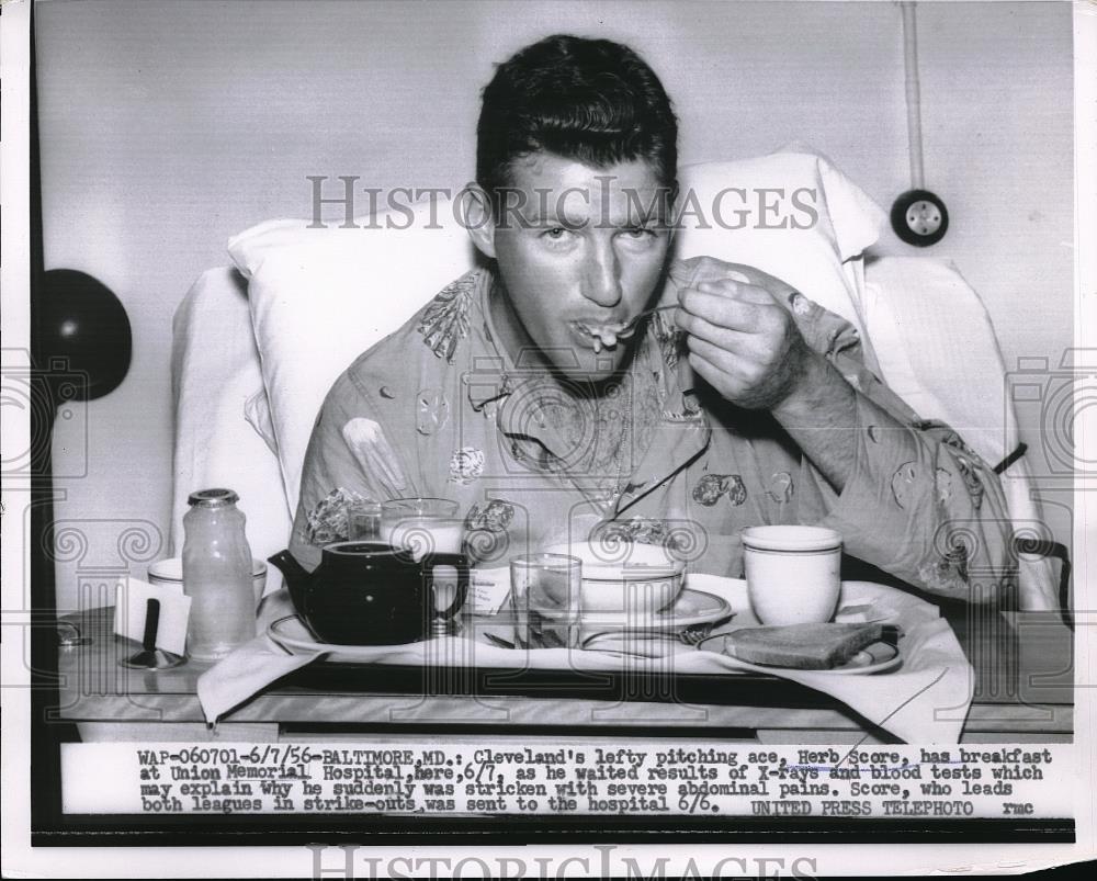 1959 Press Photo Cleveland Indian pitcher Herb Score in hospital - Historic Images