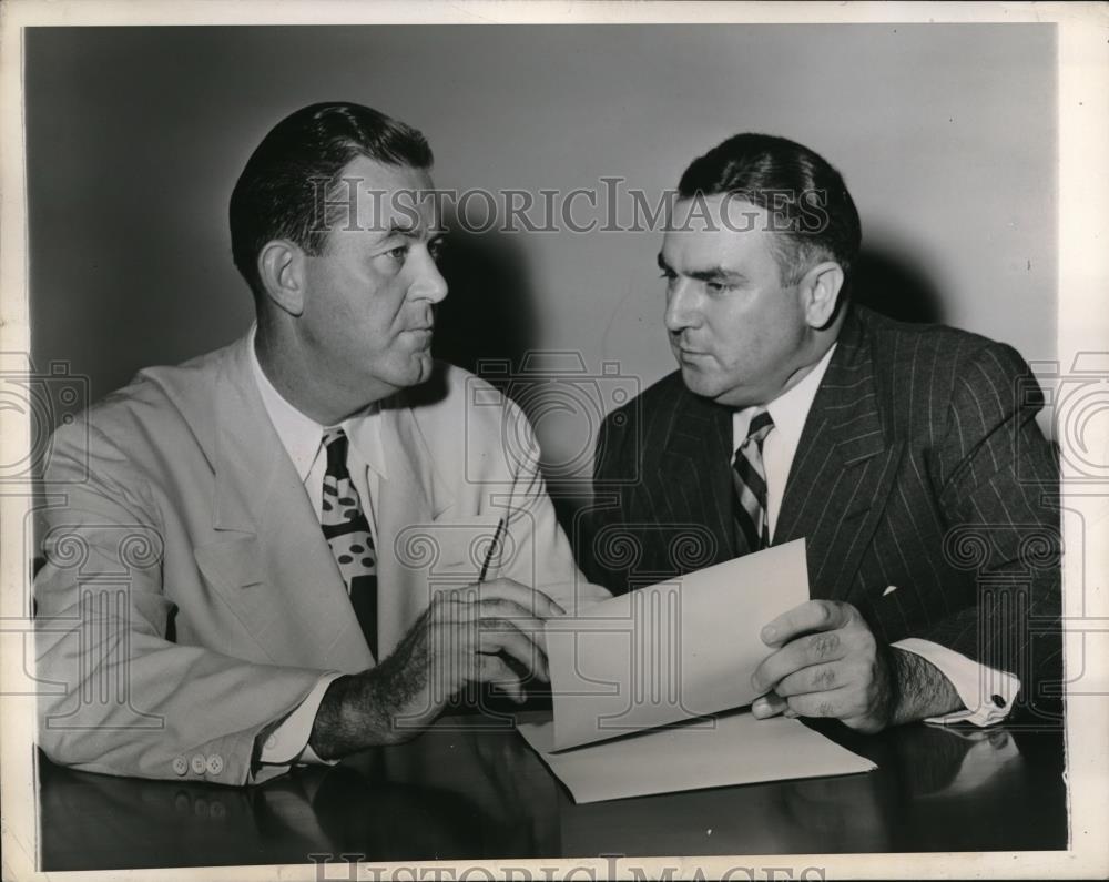 1944 Press Photo Democratic National Committee Chairman Robert E. Hannegan talks - Historic Images