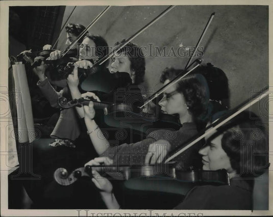 1949 Press Photo Violinists Serrasian McDonnell Gilpin Swett Drinkall Play - Historic Images