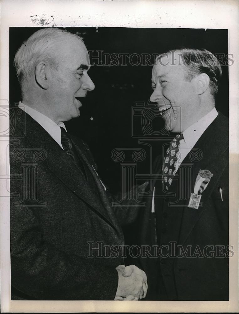 1946 Press Photo CIO Leader Phillip Murray Congratulated by Walter Reuther - Historic Images