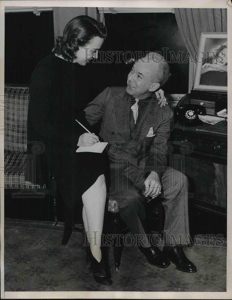 1940 Press Photo millionaire Tommy Manville &amp; Jean Francis taking dictation - Historic Images