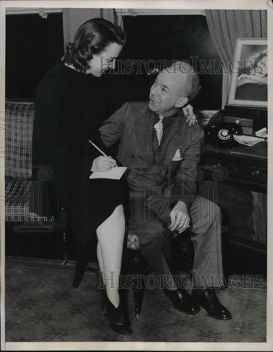 1940 Press Photo millionaire Tommy Manville & Jean Francis taking dictation - Historic Images