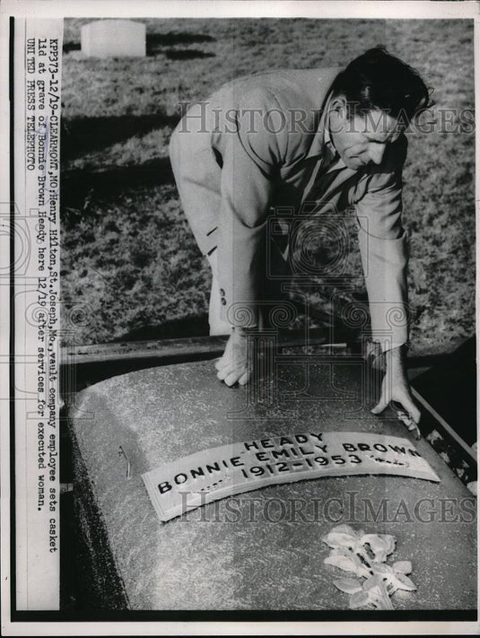 1953 Press Photo Henry Hilton at funeral service - Historic Images