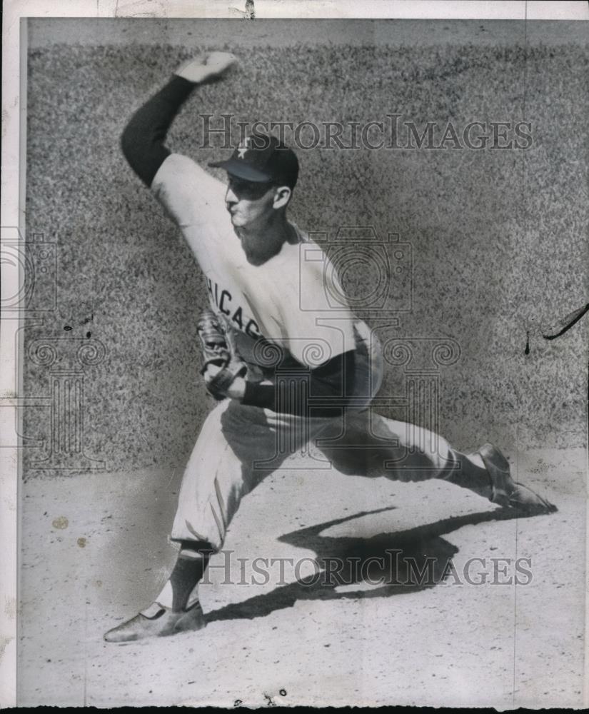 1957 Press Photo Chicago White Sox Dick Donovan pitching against Yankees - Historic Images