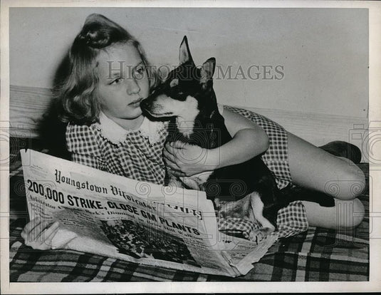 1945 Press Photo Charlene Swartz & her pet dog in Ohio - Historic Images