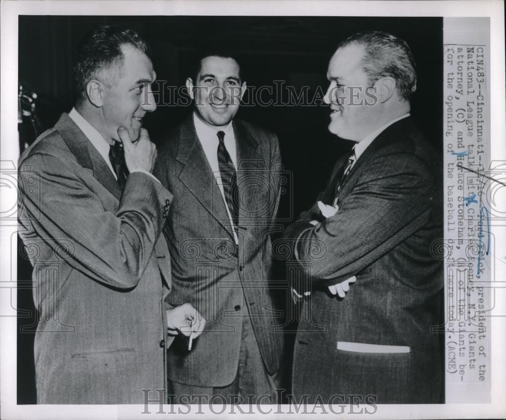 1950 Press Photo Natl. League Pres.Ford Frick talk with Charles Feeney of Giants - Historic Images