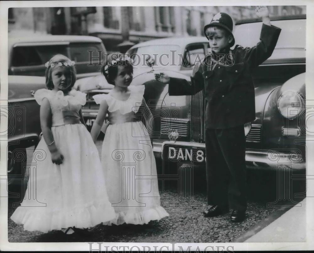 1956 Press Photo London, R Harington, Ann Travers, Nicola Hilliard for dance - Historic Images