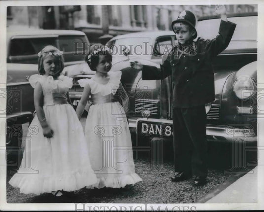 1956 Press Photo London, R Harington, Ann Travers, Nicola Hilliard for dance - Historic Images