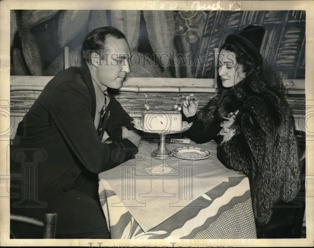 1937 Press Photo NY Yankee pitcher Charles (Red) Ruffing & his wife - Historic Images