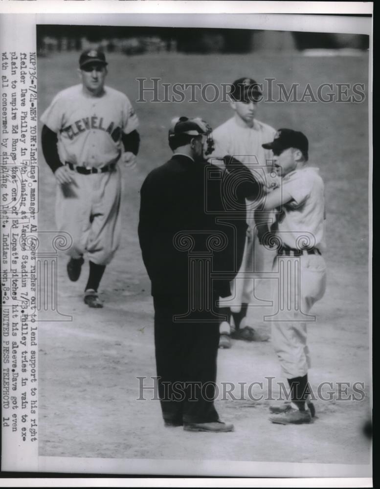 1954 Press Photo Cleveland Indians Manager Al Lopez Rushes To Lend Support - Historic Images