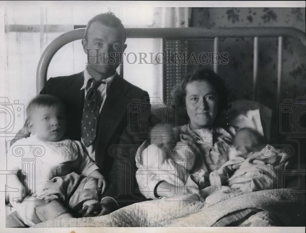 1935 Press Photo petite Mrs. Otis Ford gives birth to twins, Bloomfield MO - Historic Images