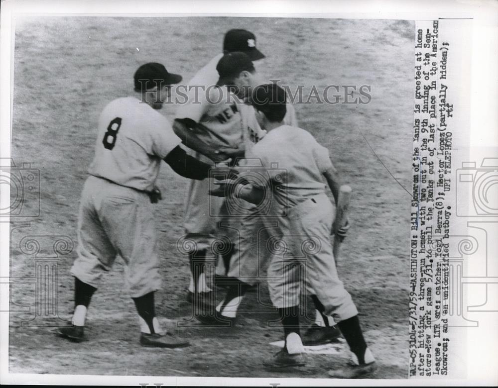 1959 Press Photo Yankee Bill Skowrun Greeted At Home Plate After Hitting - Historic Images