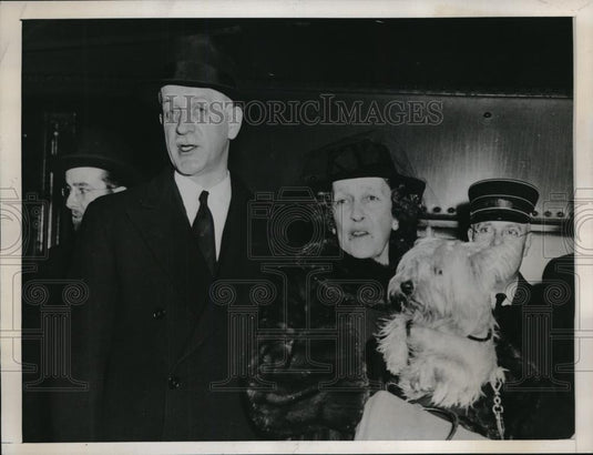 1940 Press Photo Sumner Welles and Wife Arrive in NY - Historic Images