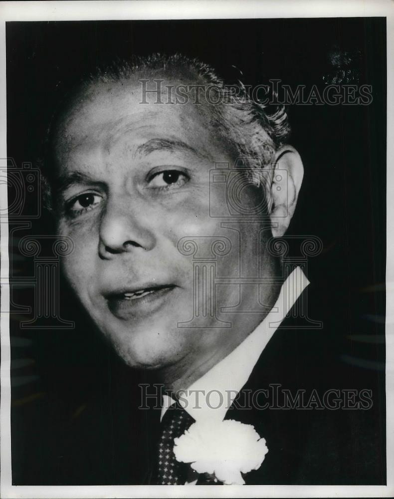 1968 Press Photo Walter Reade Jr posing for photo - Historic Images