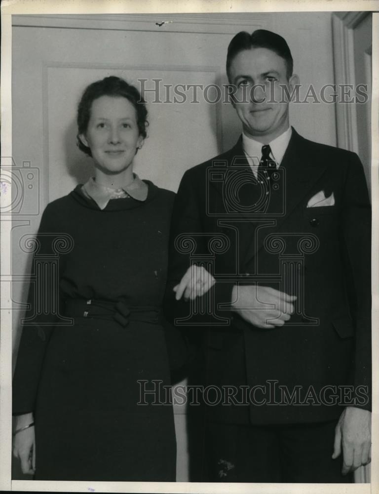 1935 Press Photo Lt. and Mrs. H. O. Hansen on their honeymoon - Historic Images