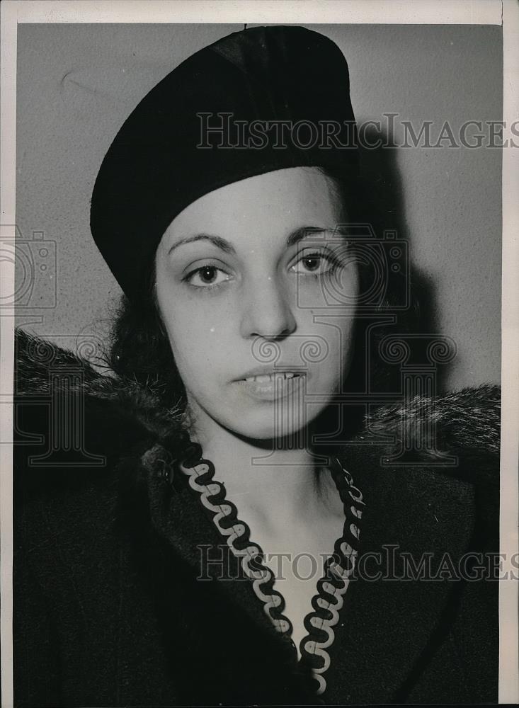 1940 Press Photo Anna Donahue after awarded divorce from her husband Thomas - Historic Images