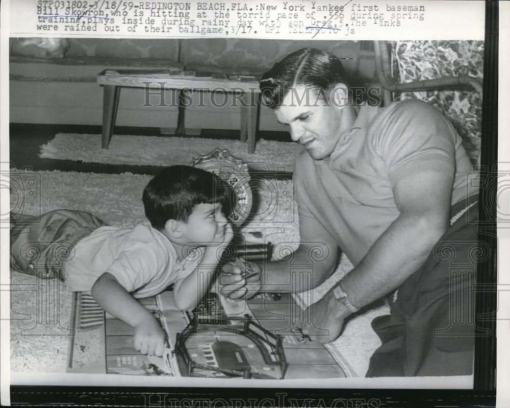 1959 Press Photo Yankee 1st Baseman Bill Skowrun With His Son Greg - Historic Images