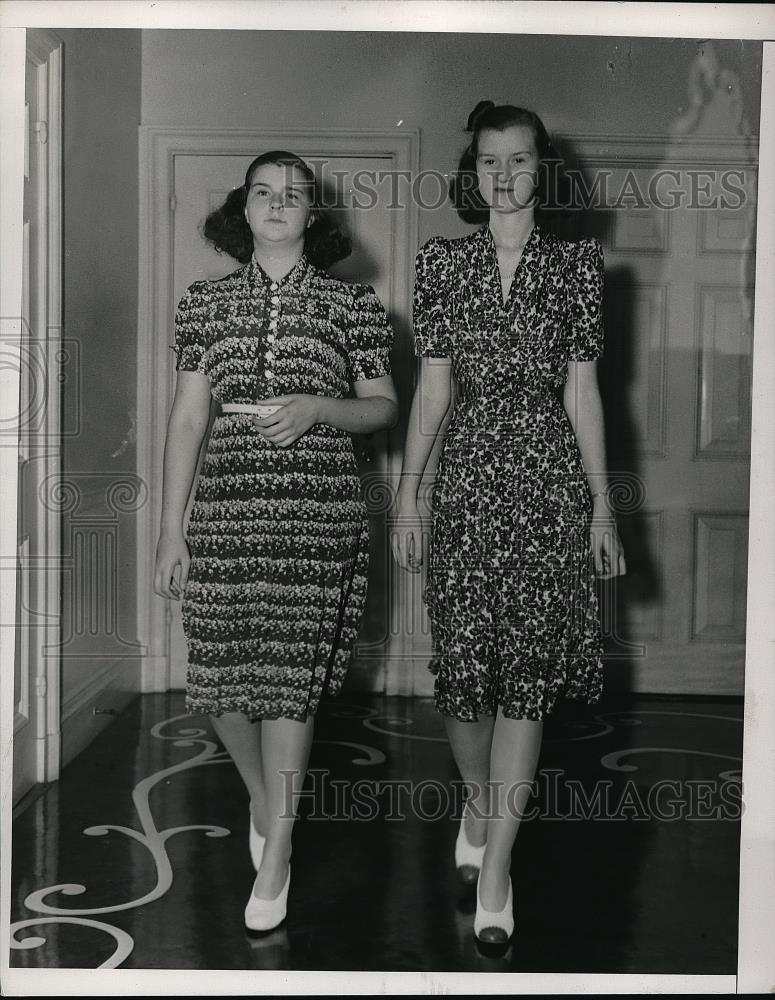 1939 Press Photo Anne and Betty Farley - Historic Images