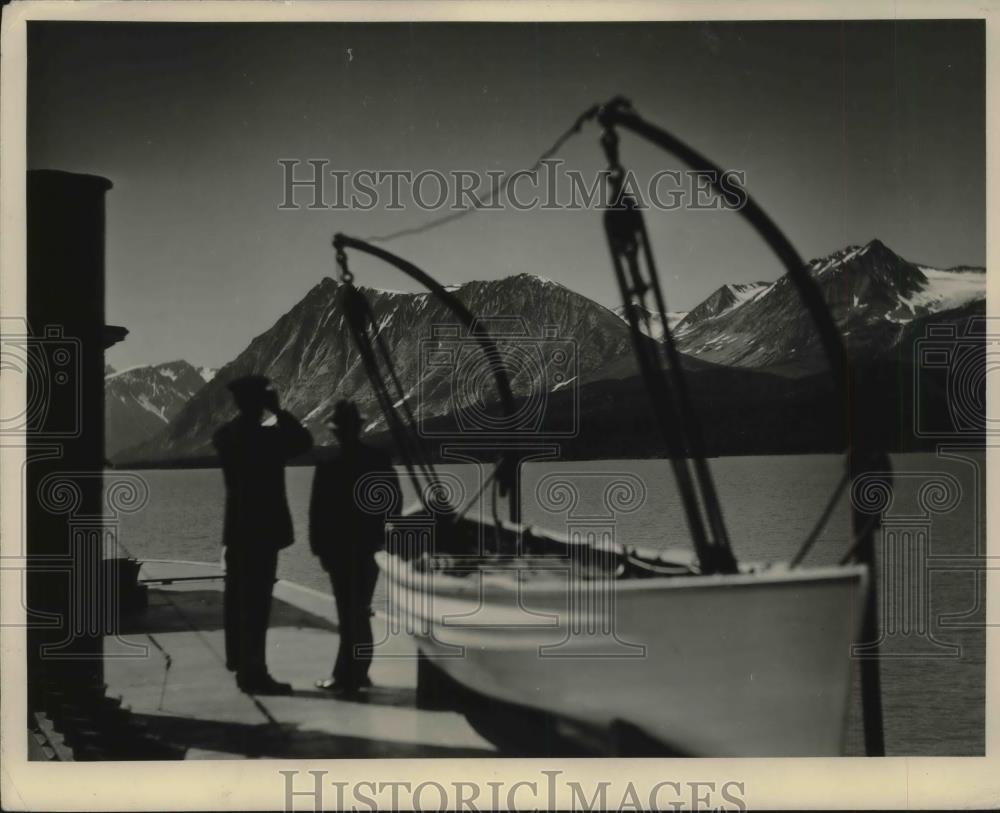 1936 Press Photo Men on a ship on an Alaskan tour in the Inside passage - Historic Images