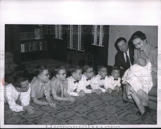 1957 Press Photo Mr & Mrs Harry Ryan expecting 8th child to be boy but got girl - Historic Images