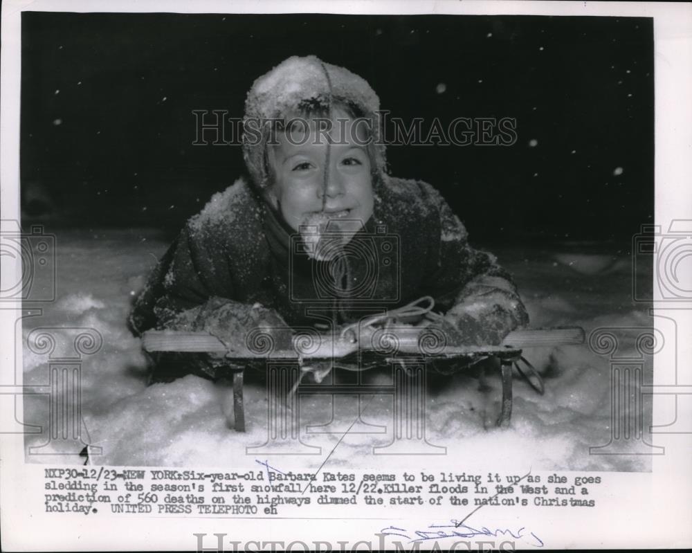 1955 Press Photo NY Barbara Kates, age 6 sledding in season&#39;s 1st snow - Historic Images