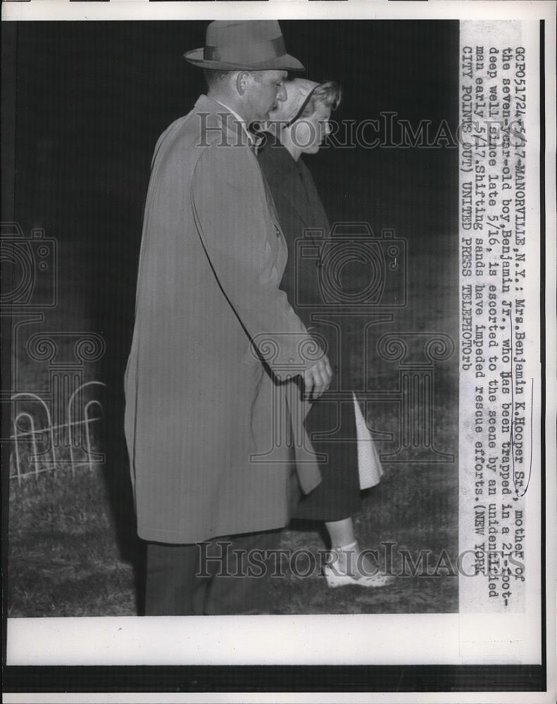 1957 Press Photo Mrs Ben Hooper as son Ben Jr is trapped in a well - Historic Images