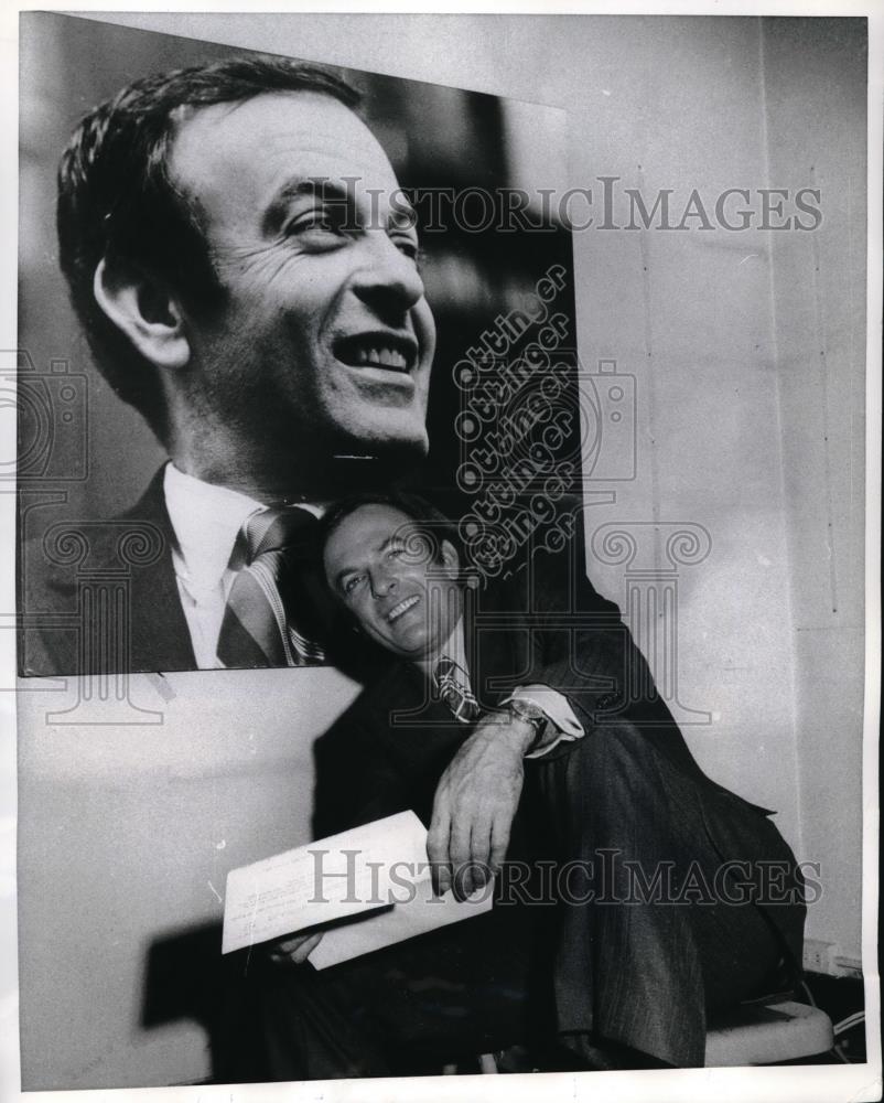 1970 Press Photo Rep Richard Ottinger Relaxes At His Campaign Headquarters - Historic Images