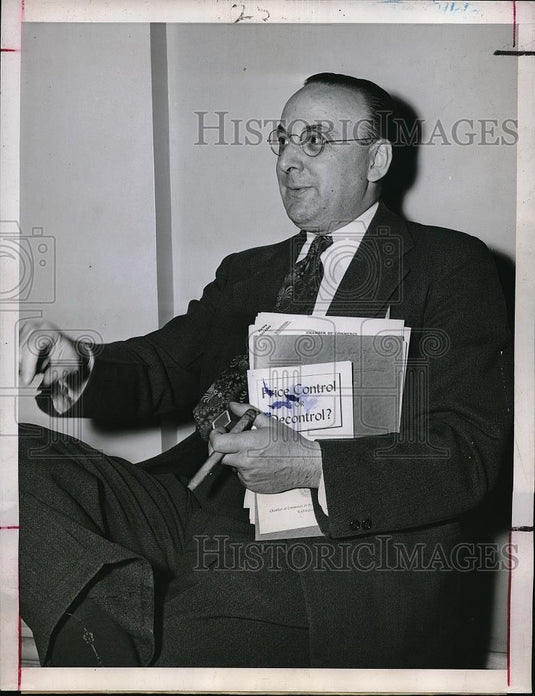1946 Press Photo Emerson Schmidt Testifies Before Senate Economic Committee - Historic Images