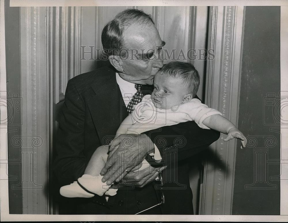 1938 Press Photo Speaker of the House William Bankhead kissed George D.O&#39;Brien. - Historic Images