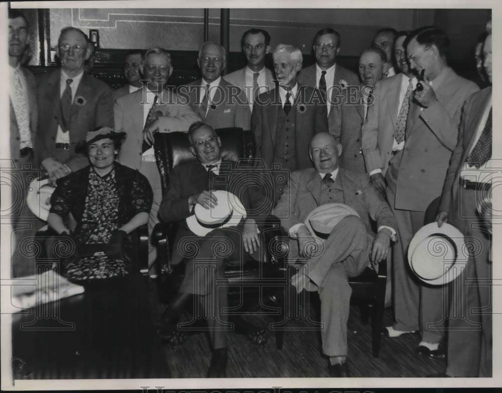 1936 Press Photo Gov. Alfred Landon with Wife and Father, John Landon - Historic Images