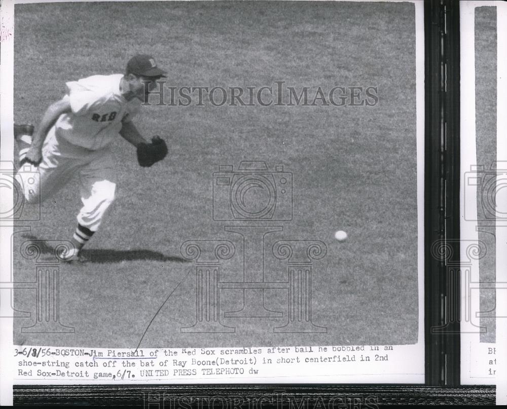 1956 Press Photo Red Sox center fielder Jimmy Piersall vs Tigers - Historic Images