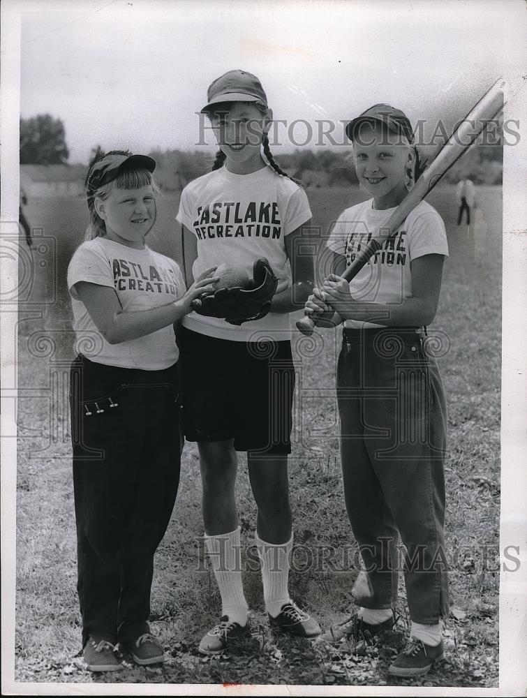 1958 Press Photo Laverda Knapp, Carol Krnjeu, Elaine Lewis, Eastlake Pigtail - Historic Images