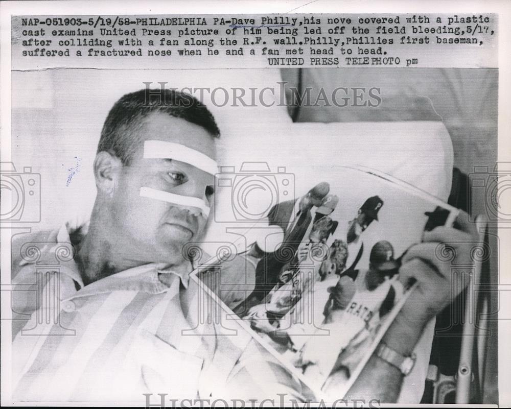 1958 Press Photo Philly player Dave Philly injured by fly ball - Historic Images