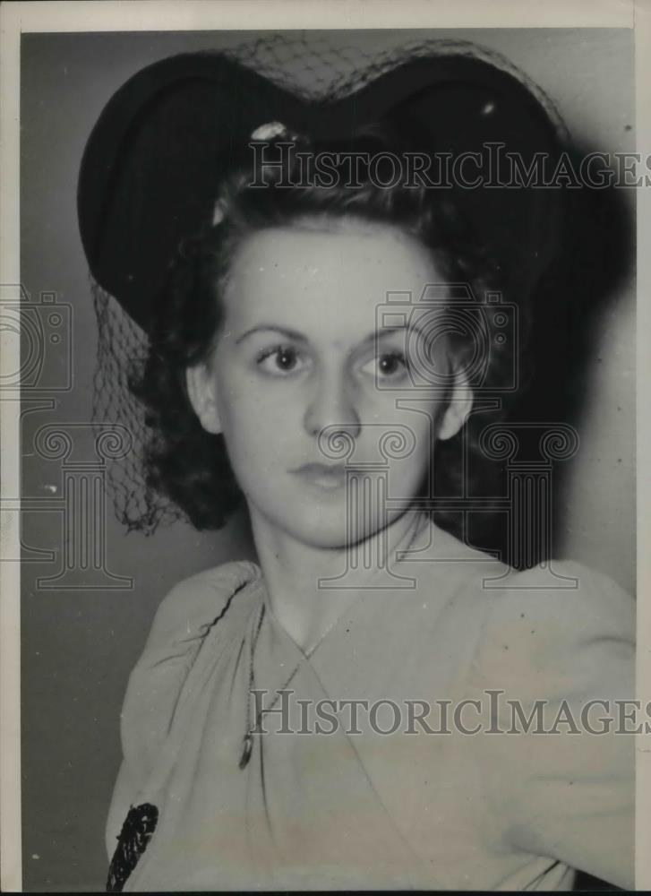 1941 Press Photo Mrs Mary Agnes Cannata Suing Ice Skating Champ Husband Divorce - Historic Images