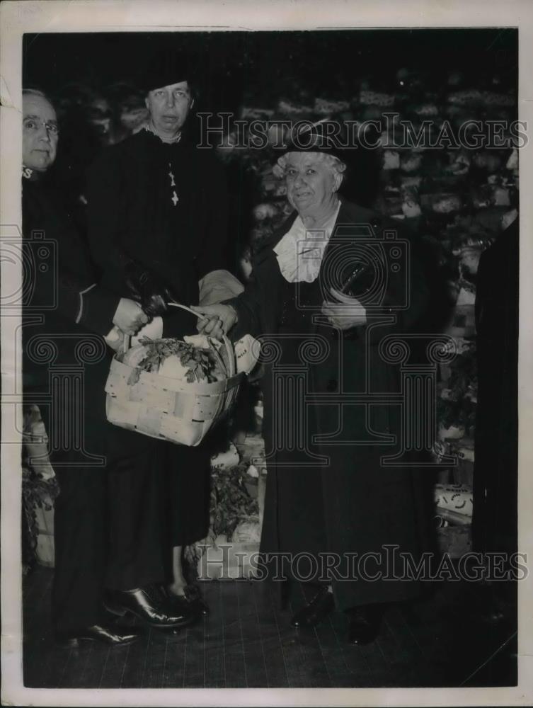 1936 Press Photo Brig Gen James Osher of Salvation Army &amp; Mrs FD Roosevelt - Historic Images