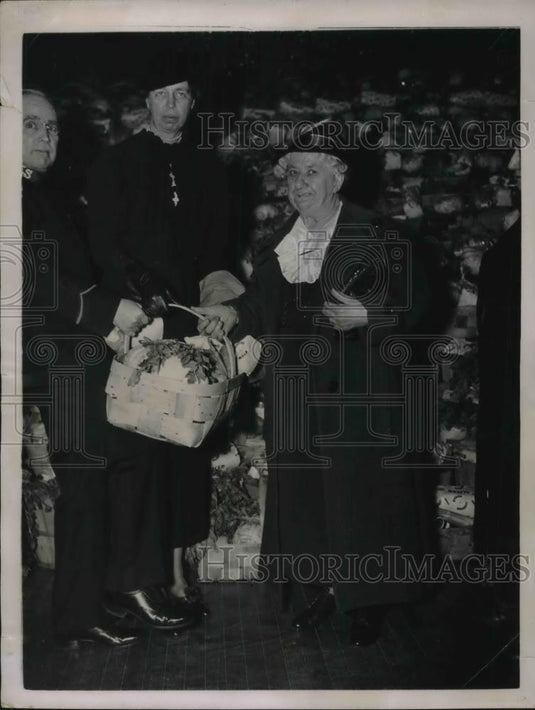 1936 Press Photo Brig Gen James Osher of Salvation Army & Mrs FD Roosevelt - Historic Images
