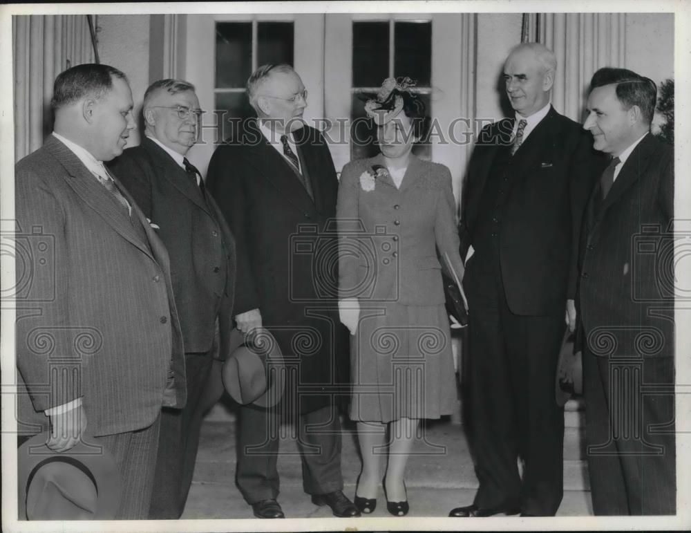 1943 Press Photo AFLs G Meany, Wm Green,A Johnson, Mrs Rosenberg,CIO Emspak - Historic Images