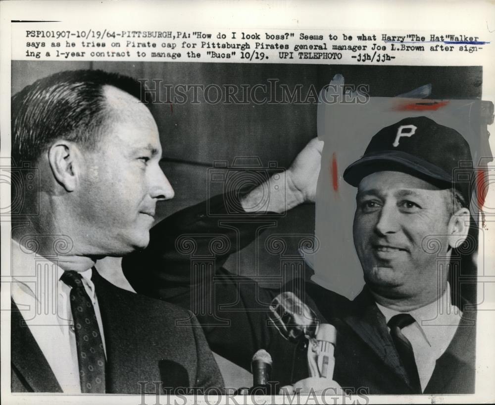 1964 Press Photo Philadelphia&#39;s Harry (The Hat) Walker - Historic Images