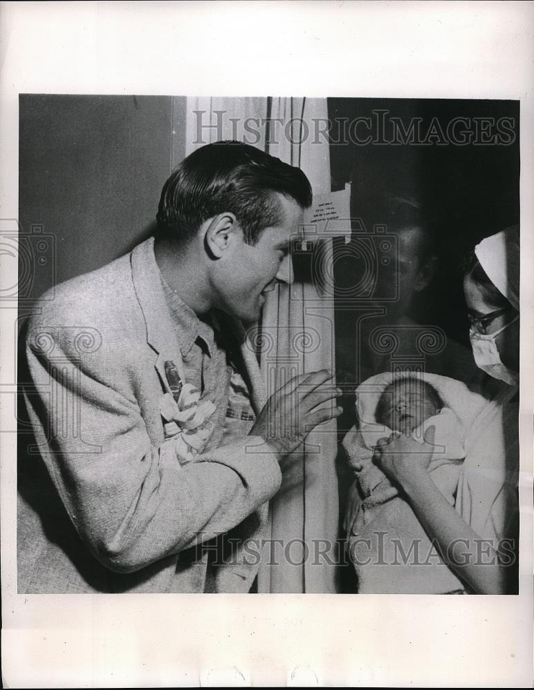 1954 Press Photo Boston Red Sox Outfielder Jim Piersall & New Son Jimmy Jr - Historic Images