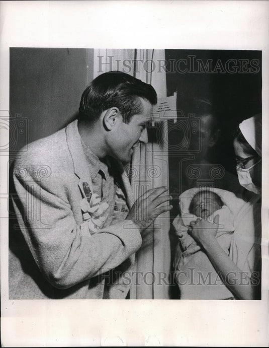 1954 Press Photo Boston Red Sox Outfielder Jim Piersall & New Son Jimmy Jr - Historic Images