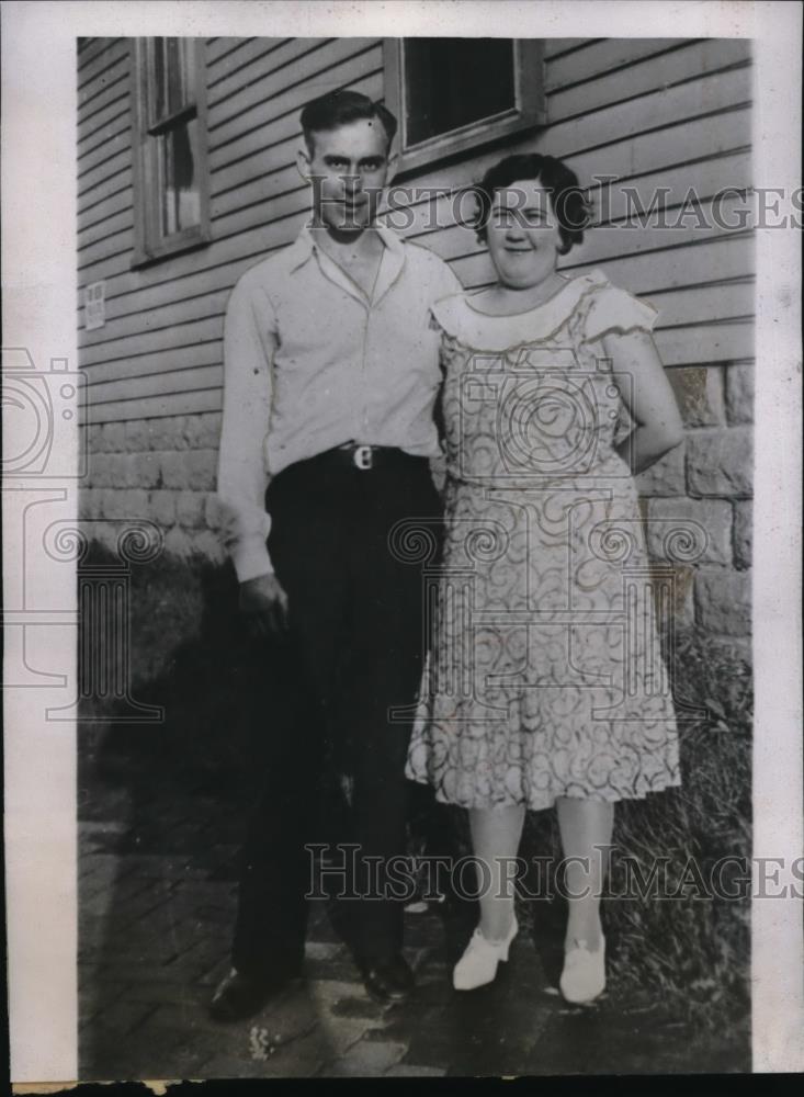 1934 Press Photo Mr. and Mrs. Chester Hart, Refuse Anti-Rabie Serum for Son - Historic Images