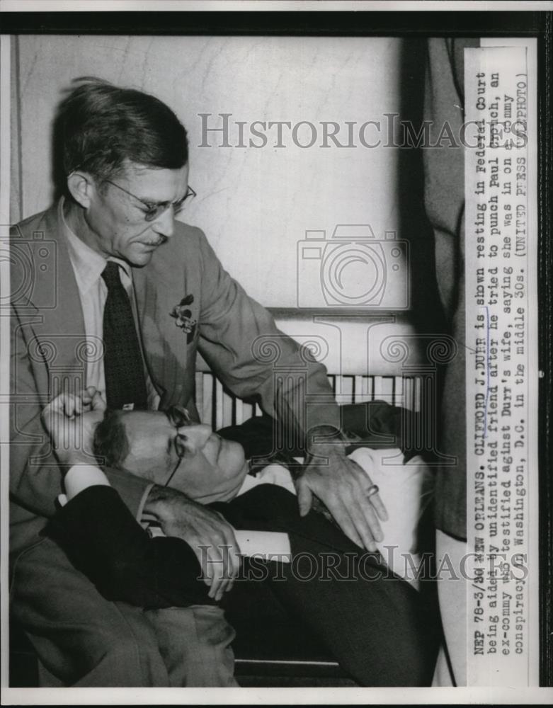 1954 Press Photo Cliffore J.Durr in Federal Court after he punch Paul Croch. - Historic Images