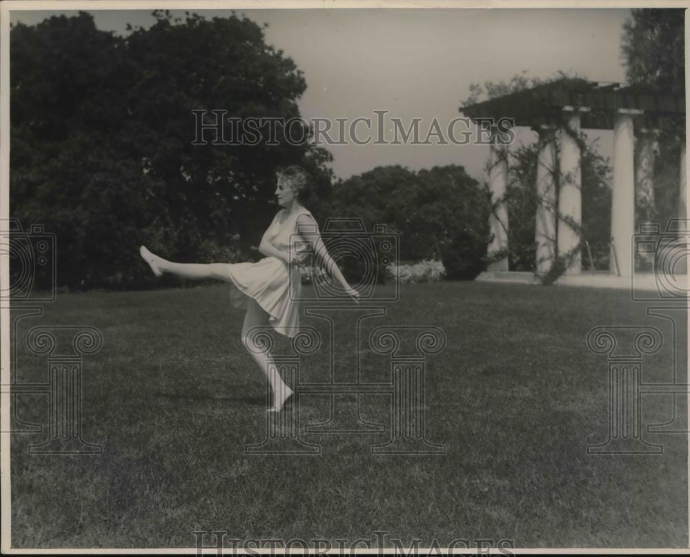 1924 Press Photo Fujitsu Instructor Emily Diana Watts Innovator - Historic Images