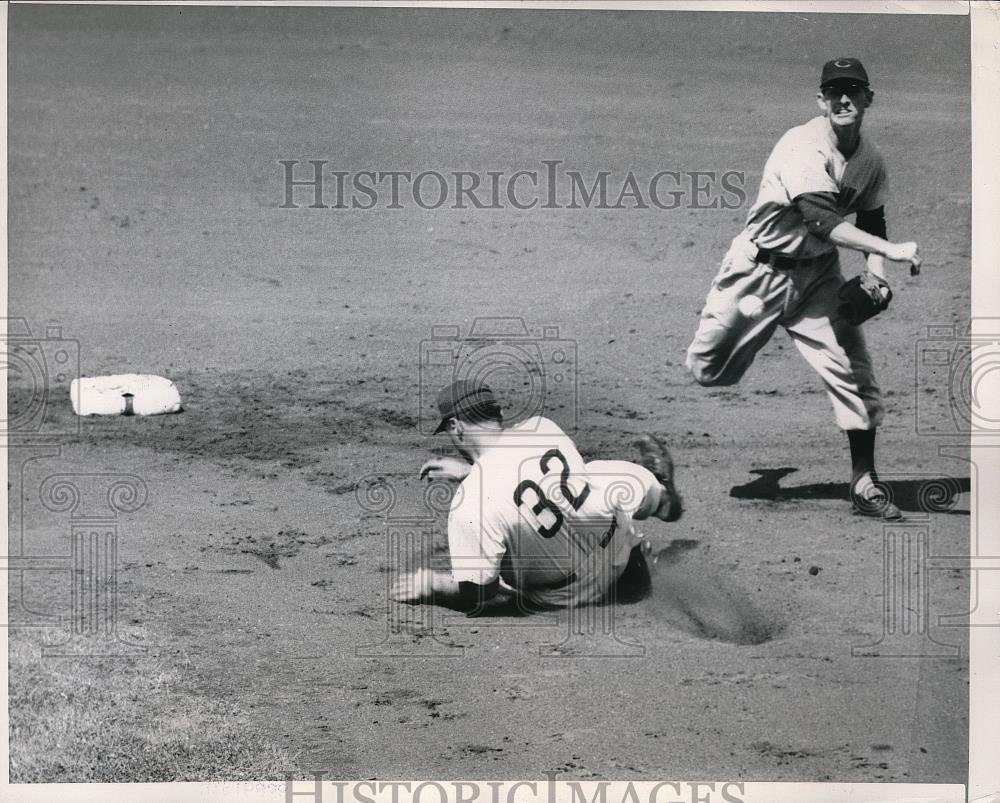 1952 Press Photo Cubs catcher Harry Chiti out at 2nd vs Reds Grady Hatton - Historic Images