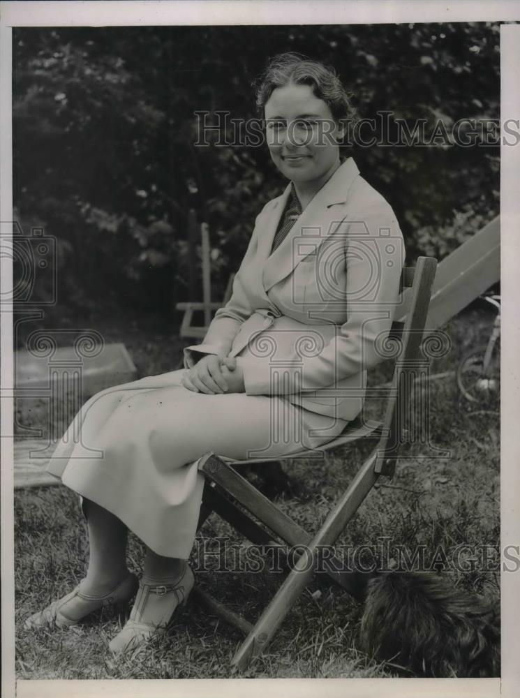 1936 Press Photo Mrs. Alf Landon Wife of Kansas Governor at Mansion in Topeka - Historic Images