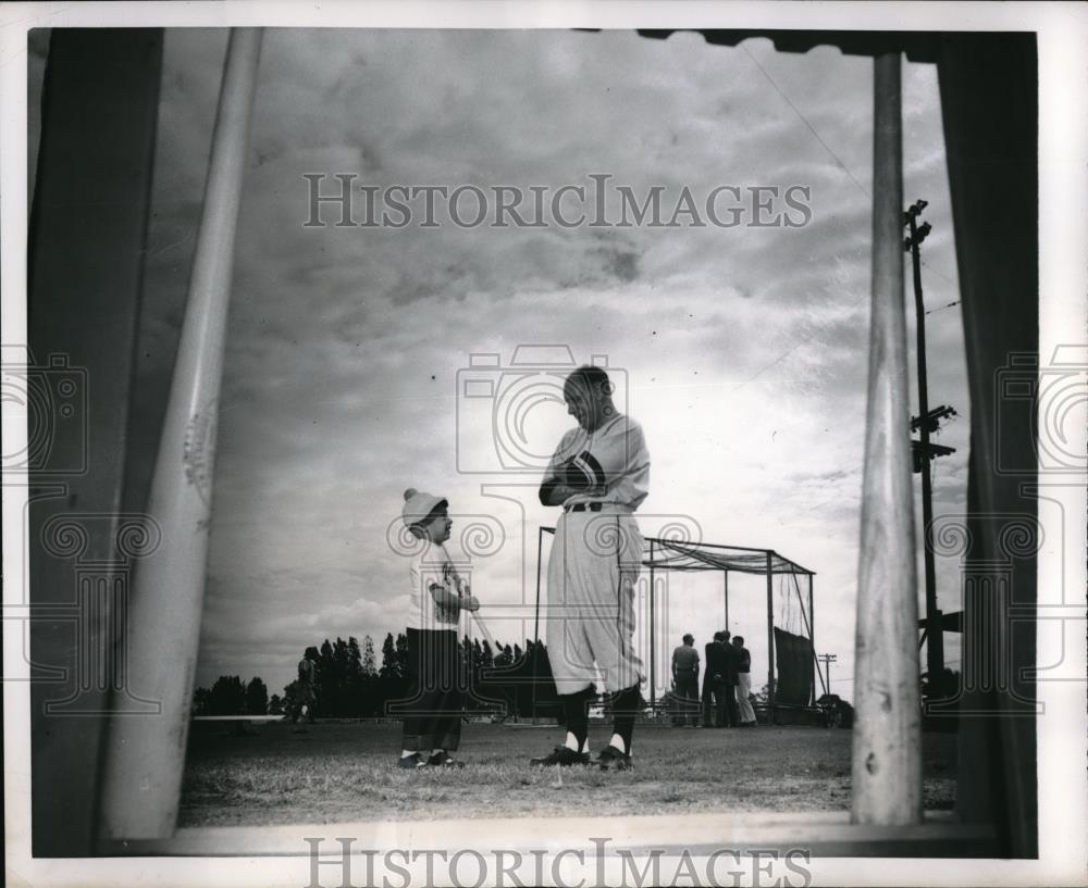 1951 Press Photo Johnny Grossbard, Leo Durocher - Historic Images