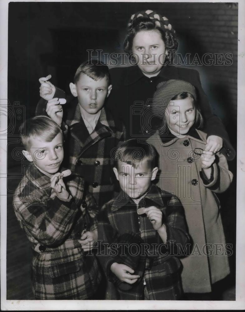 1950 Press Photo Lawrence Frey, Robert, George, Noleen, Mrs NOrman - Historic Images